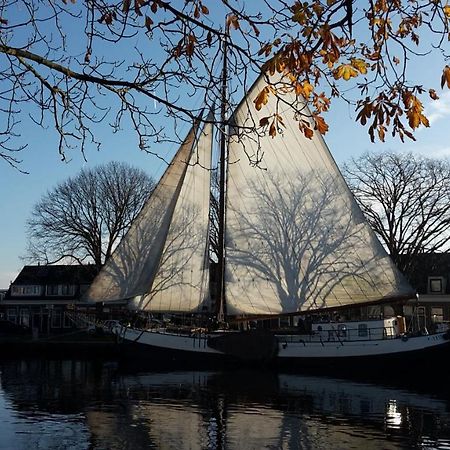 Zeilschip De Vrouw Dina Leiden Exterior foto